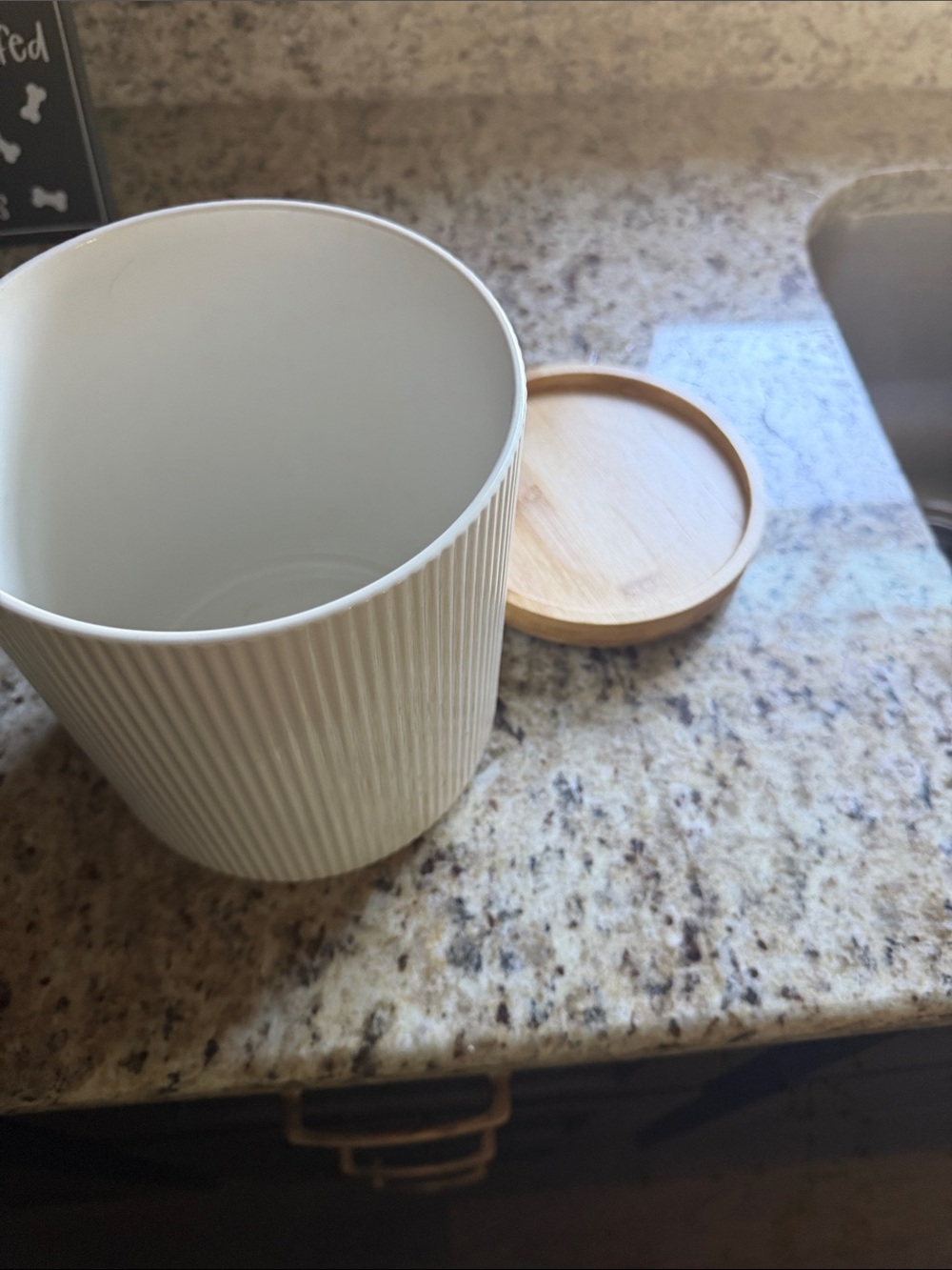 White Ribbed Ceramic Kitchen Utensils Holder 360 Rotation - Picture 2 of 5